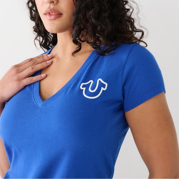 Horseshoe Logo V Tee - Picture 4 of 5